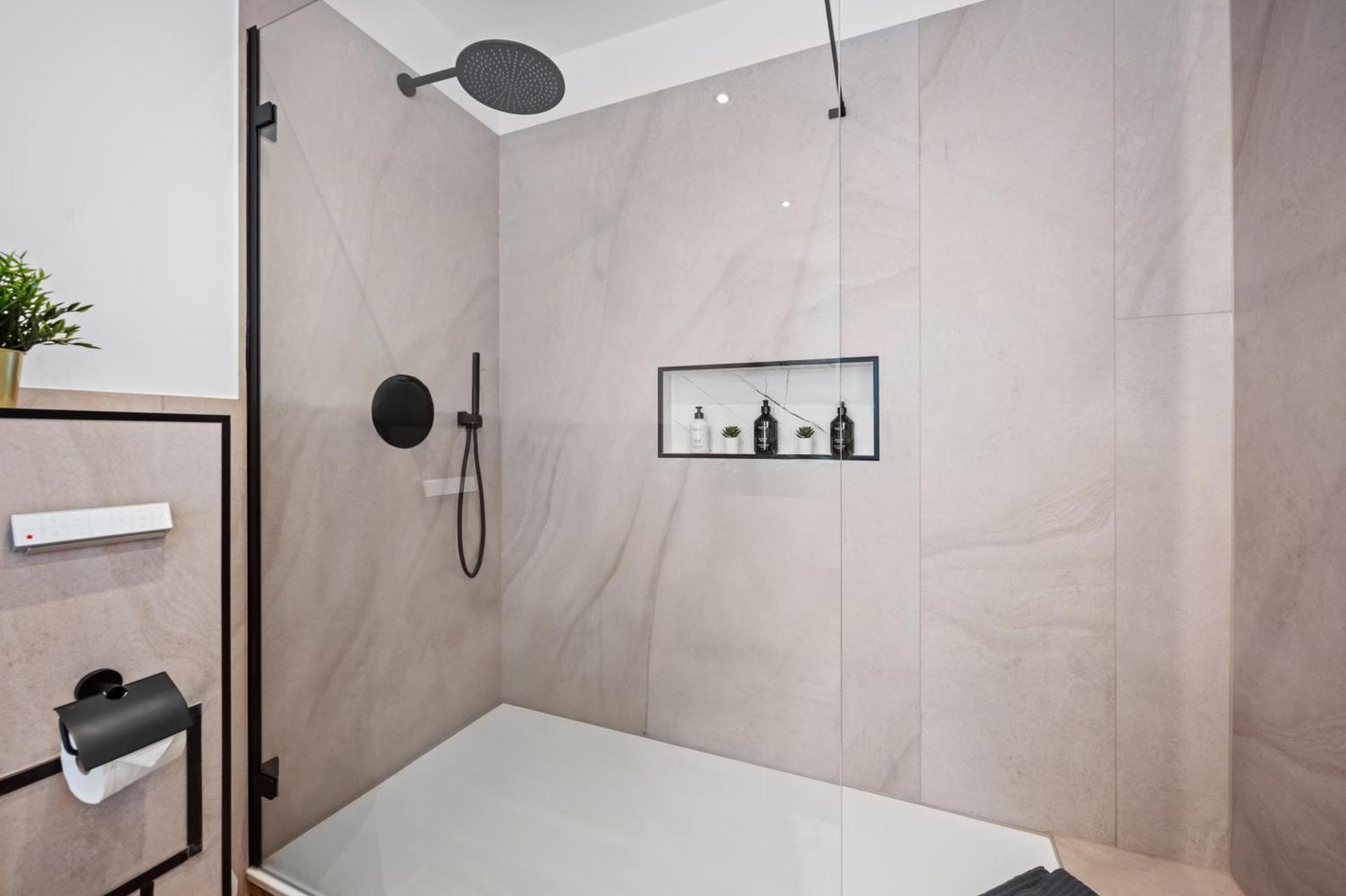 Edler Wohnraum Schlossteich-Suite 3 Sz Mit Zwei Balkonen, Kaffeevollautomat, Kamin, Klima, Lift & Zwei Parkplaetzen Chemnitz Exterior foto